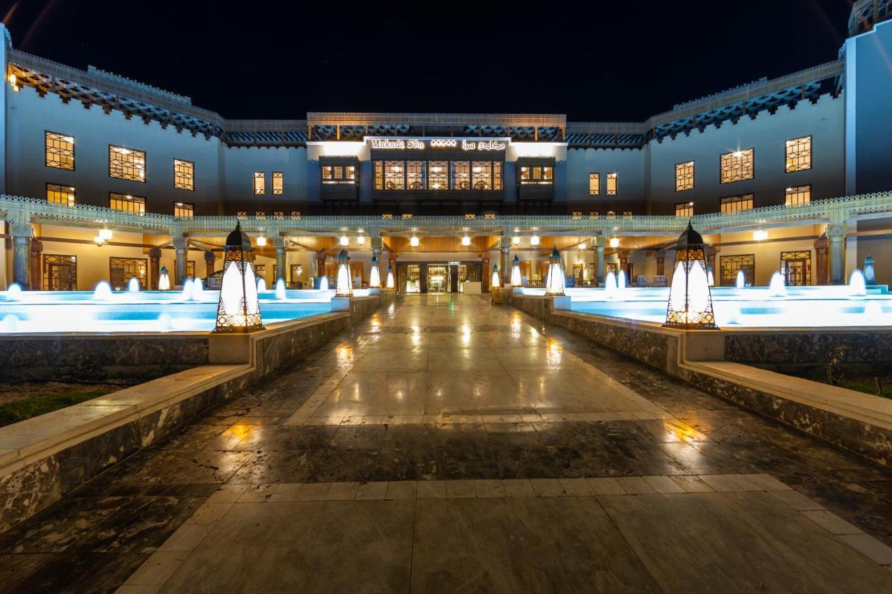 The Makadi Spa Hotel - Couples Only 18 Years Plus Hurghada Extérieur photo The hotel at night